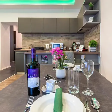 Spotlight Apartmanhaz * Szeged
